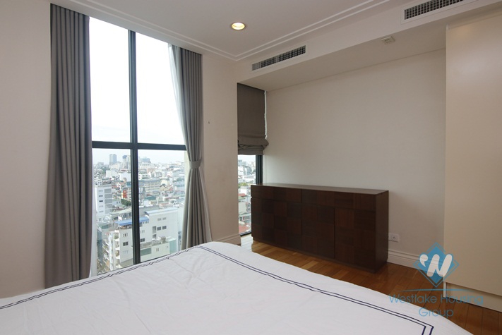 Luxury three bedrooms apartment for rent in Hoang Thanh tower, city center, Ha Noi
